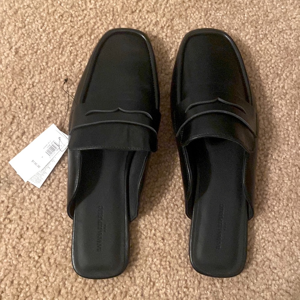 Banana Republic black slide-on loafers size 9